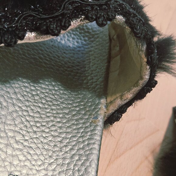 Sandals with handmade embellishments - Picture 5 of 7